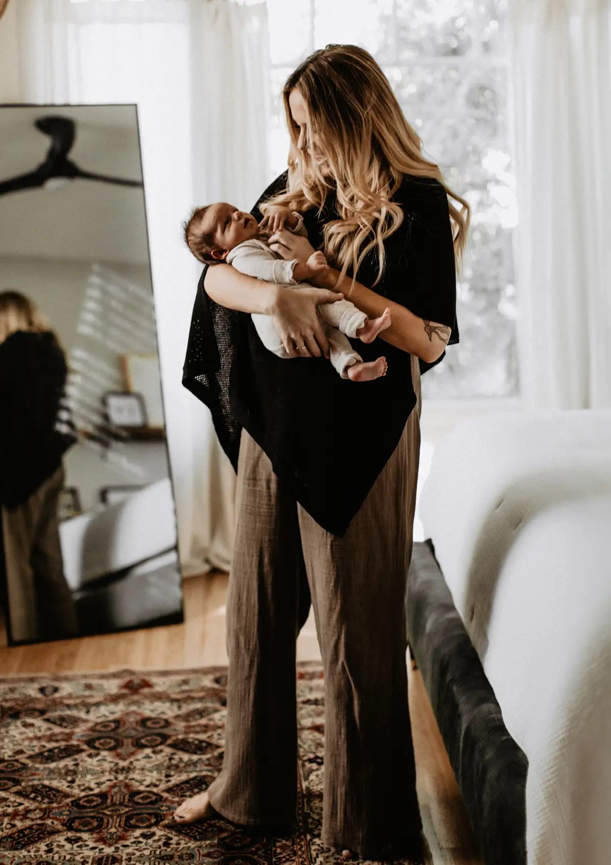 Black Cocoon Breathable Nursing Cover